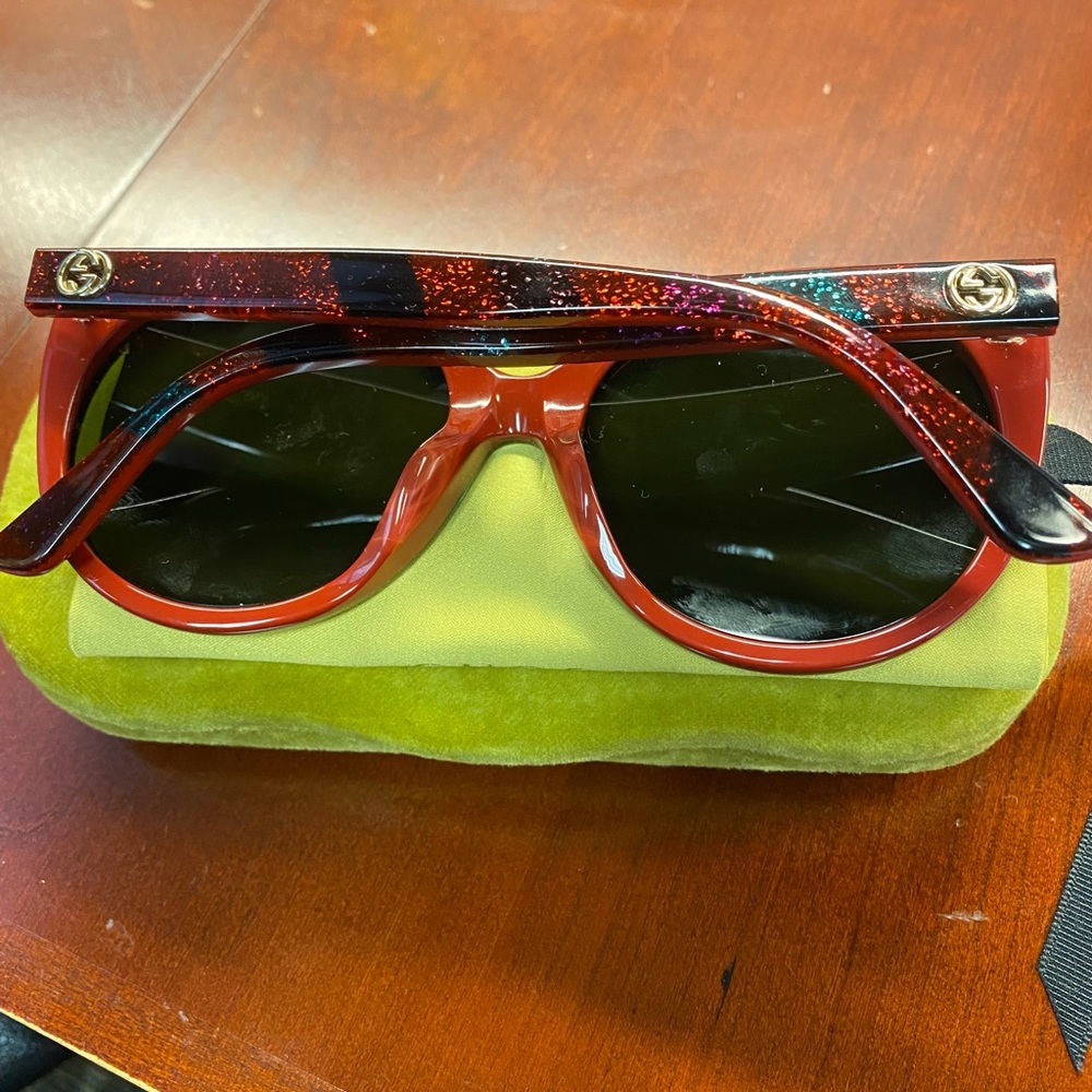 Gucci Oversized Cateye Sunglasses - Picture 2 of 6